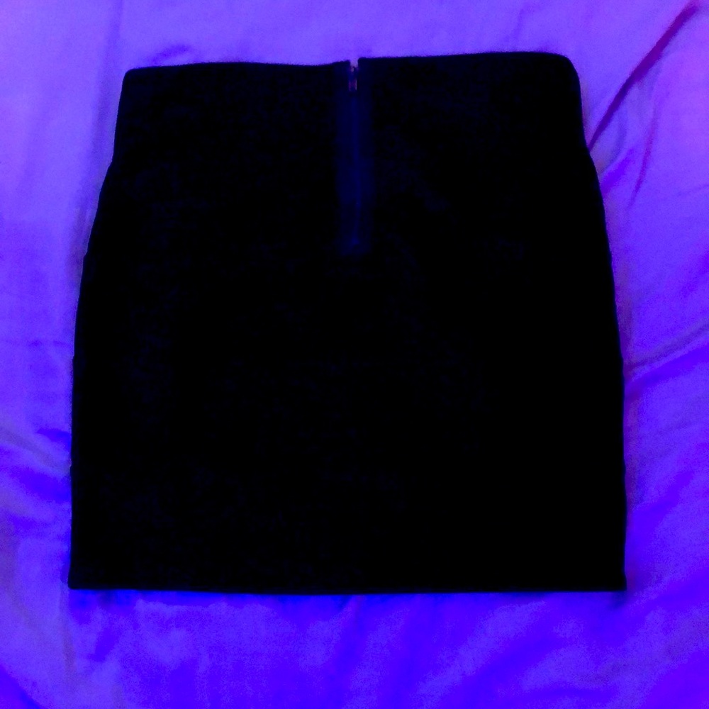 Mini black skirt brand: forever 21
